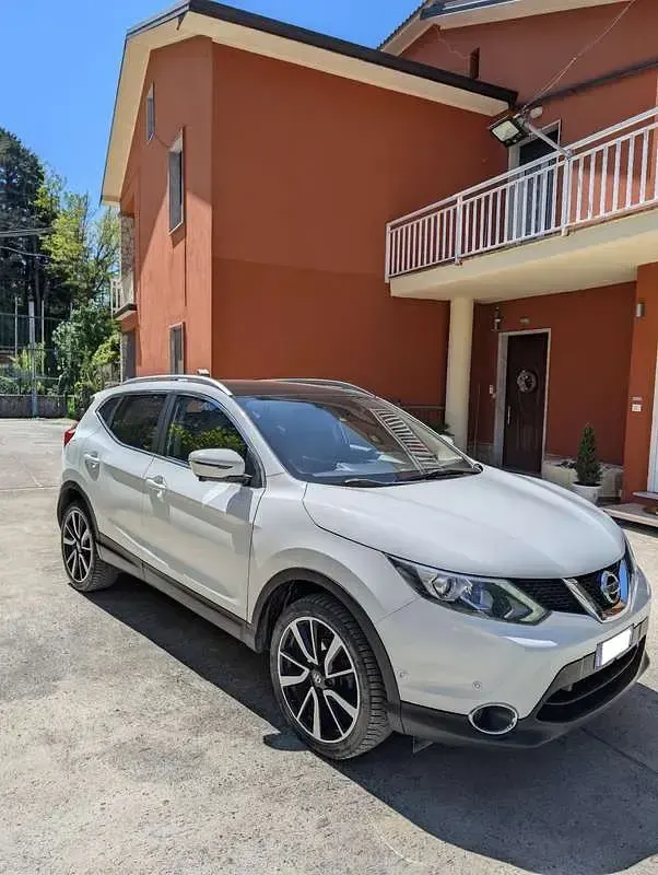 Usata Nissan Qashqai Tekna 110 CV (80 kW) 2017 Bianco SUV
