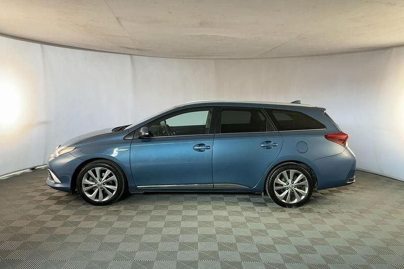 Usata Toyota Auris Touring Sports Lounge 136 CV (100 kW) 2018 Blu Station wagon