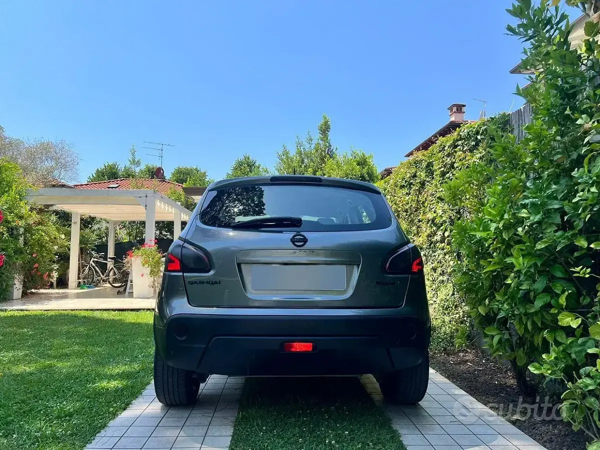 Usata Nissan Qashqai Acenta 131 CV (96 kW) 2012 Grigio SUV