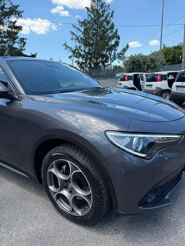 Usata Alfa Romeo Stelvio Sprint 190 CV (139 kW) 2022 Argento SUV