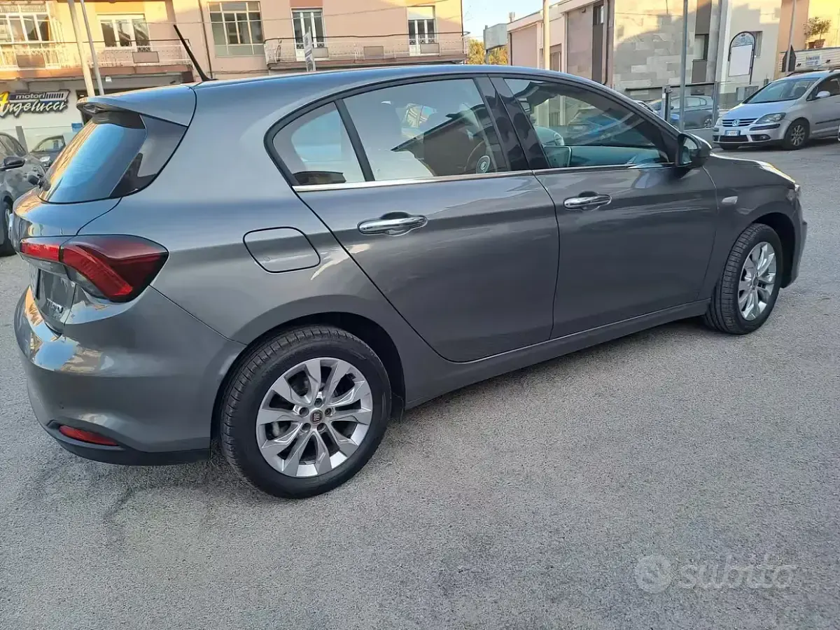 Usata Fiat Tipo Business 120 CV (88 kW) 2019 Grigio Berlina