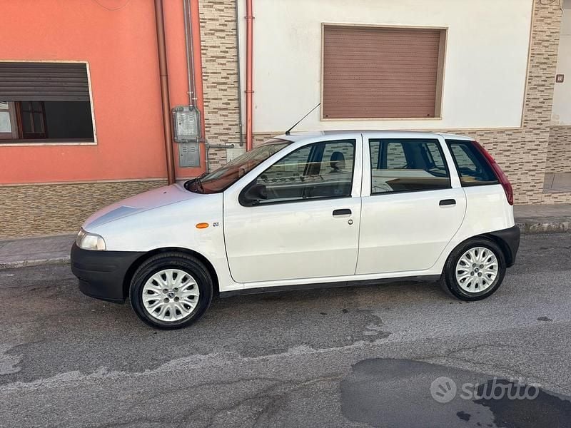 Usata Fiat Punto 54 CV (39 kW) 1995 Bianco Utilitaria