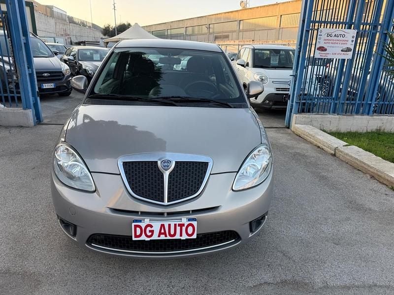 Usata Lancia Ypsilon 75 CV (55 kW) 2010 Beige Utilitaria