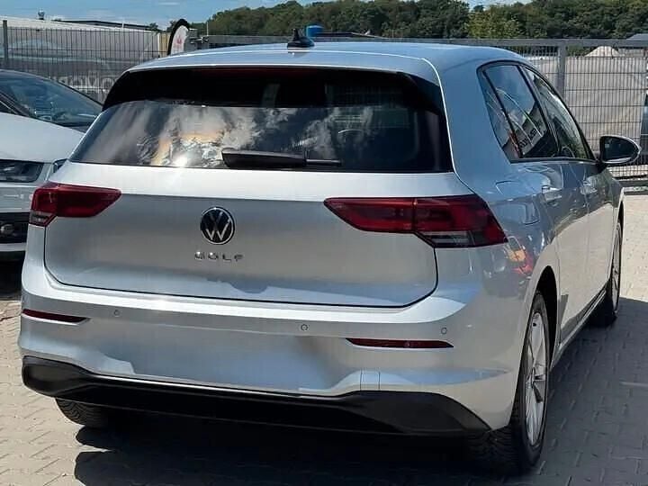 Usata VW Golf VIII Life 150 CV (110 kW) 2022 Argento Berlina