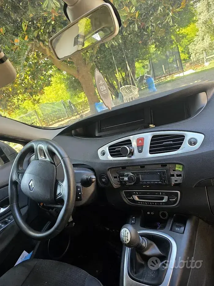 Usata Renault Scénic III 110 CV (80 kW) 2010 Bluazzurro Monovolume