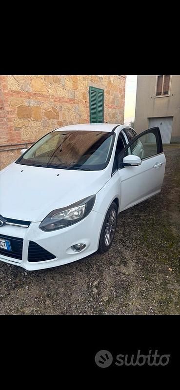 Usata Ford Focus Titanium 116 CV (85 kW) 2010 Bianco Berlina
