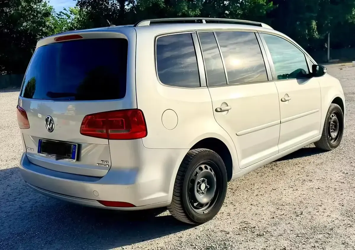 Usata VW Touran 150 CV (110 kW) 2011 Grigio Monovolume