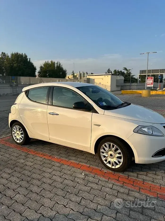 Usata Lancia Ypsilon 69 CV (50 kW) 2011 Bianco Utilitaria