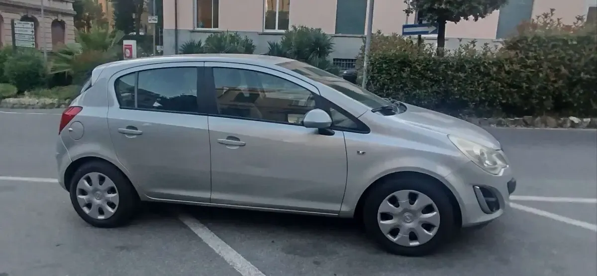 Usata Opel Corsa Edition 86 CV (63 kW) 2012 Utilitaria