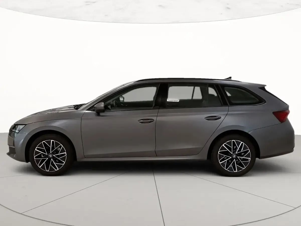 Usata Skoda Octavia Executive 150 CV (110 kW) 2025 Grigio graphite metallizzato Station wagon