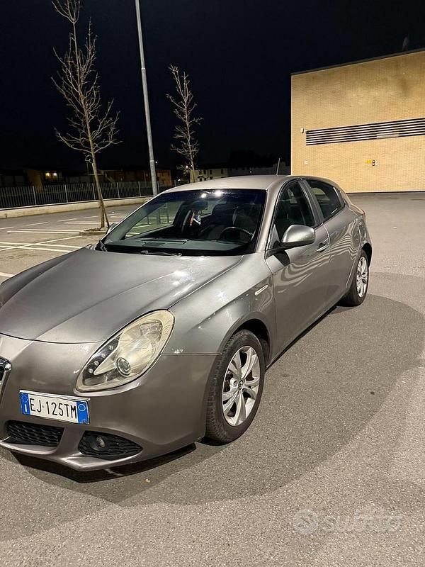 Usata Alfa Romeo Giulietta 105 CV (77 kW) 2011 Grigio Utilitaria