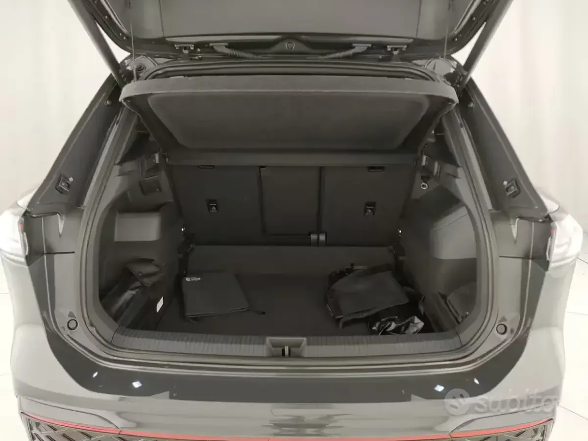 Usata VW Tiguan R-line Plus 150 CV (110 kW) 2025 Nero SUV