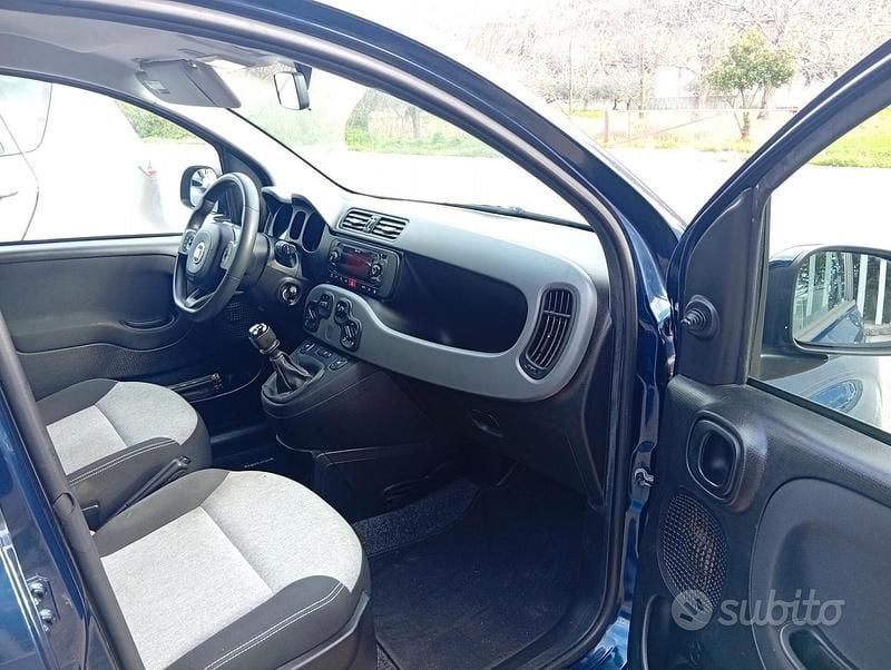 Usata Fiat Panda Lounge 69 CV (50 kW) 2019 Blu Utilitaria