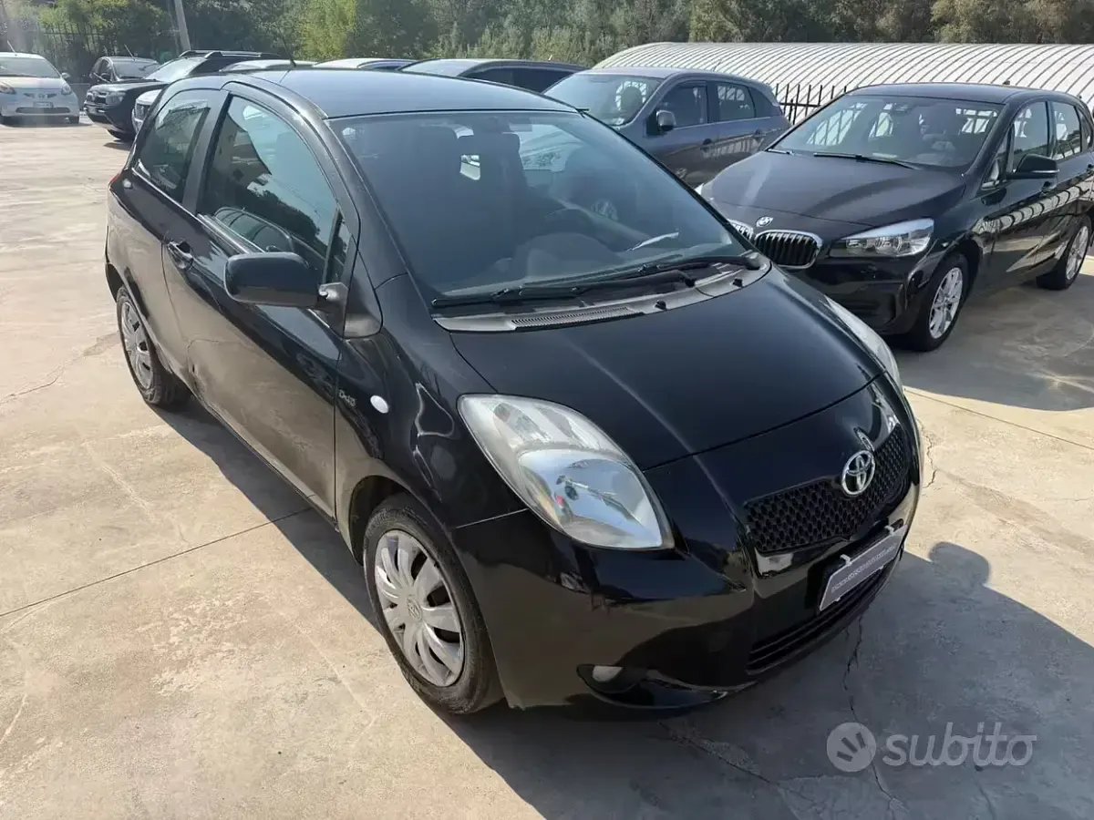 Usata Toyota Yaris Sol 90 CV (66 kW) 2008 Nero Utilitaria
