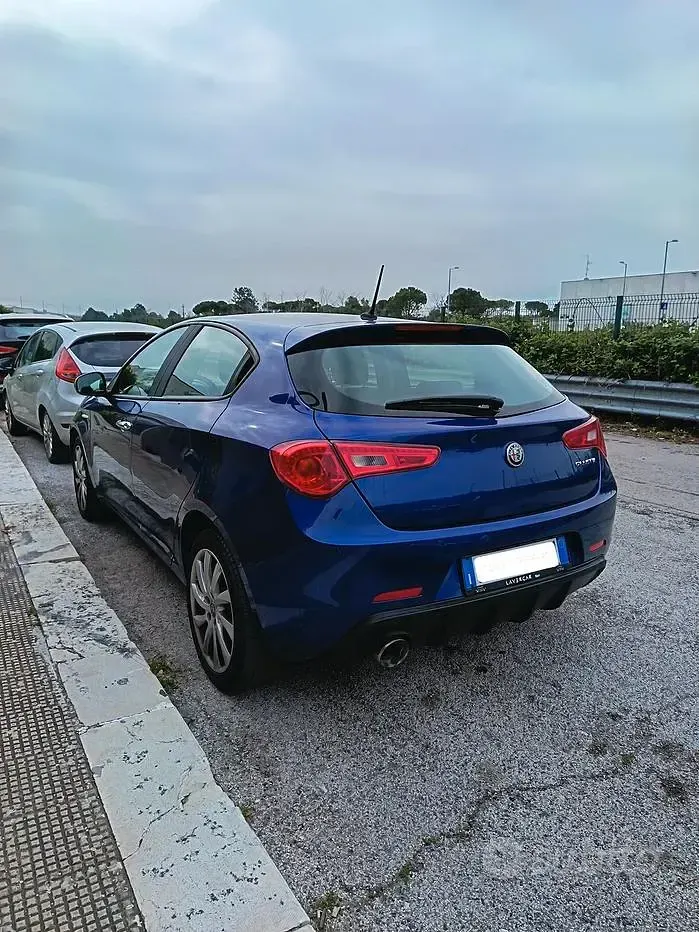 Usata Alfa Romeo Giulietta 109 CV (80 kW) 2018 Blu Utilitaria