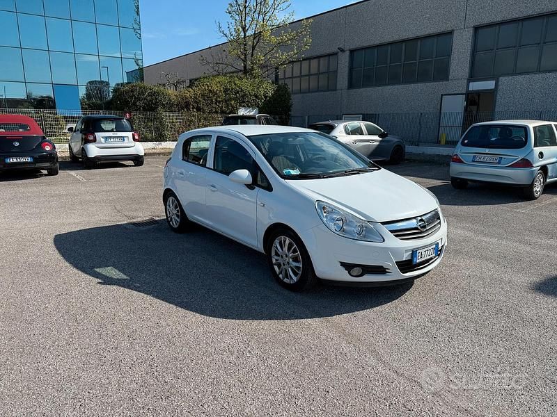 Usata Opel Corsa Club 80 CV (58 kW) 2010 Bianco Berlina