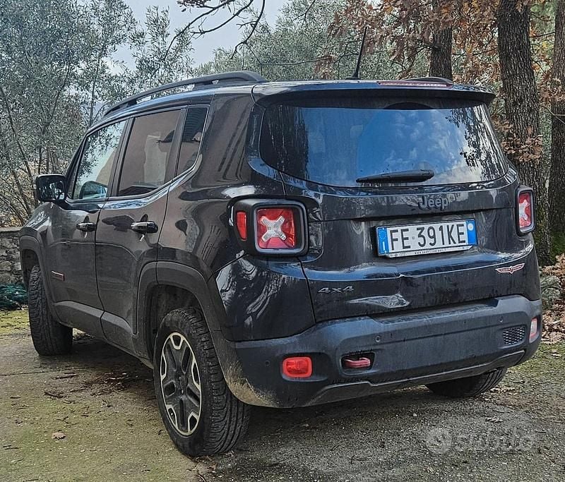 Usata Jeep Renegade Trailhawk 170 CV (125 kW) 2016 Nero SUV