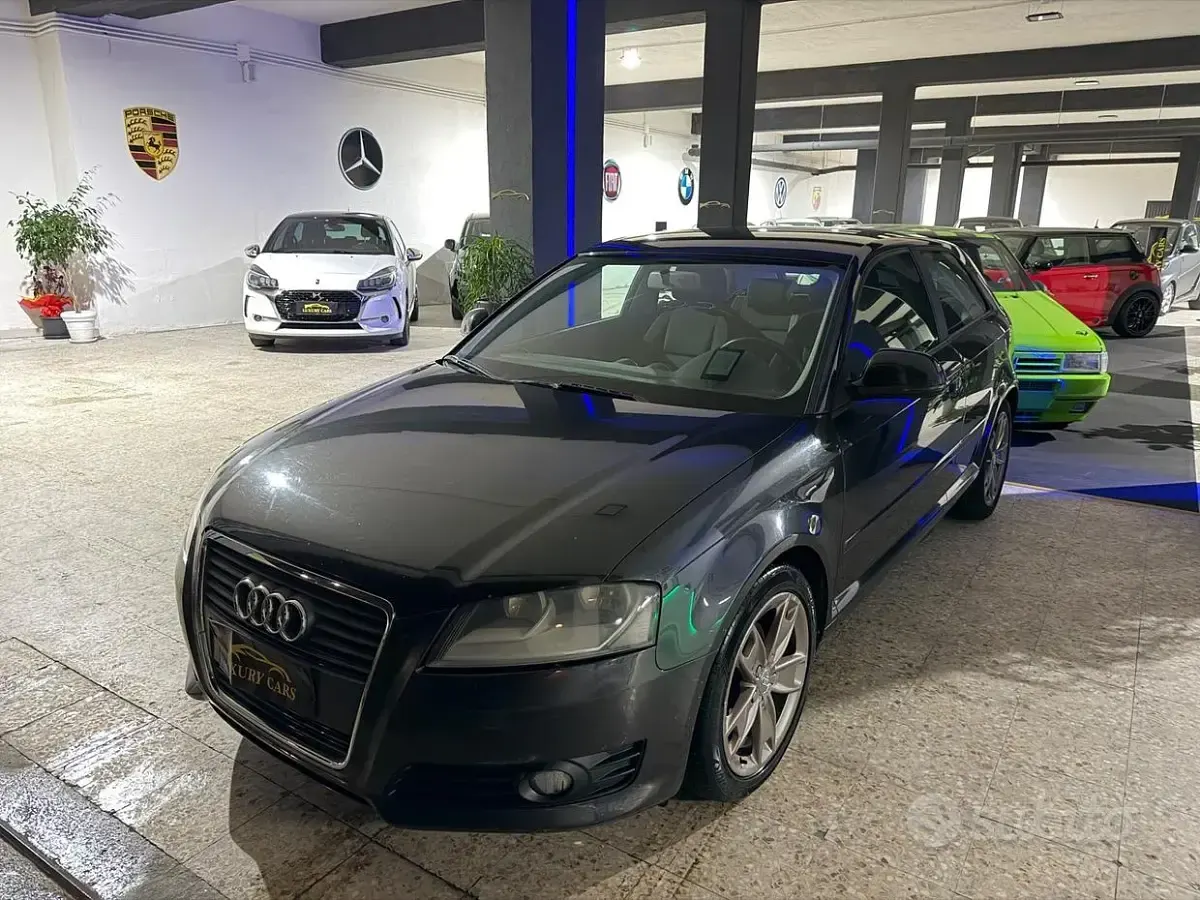 Usado Audi A3 105 CV (77 kW) 2010 Gris Utilitario