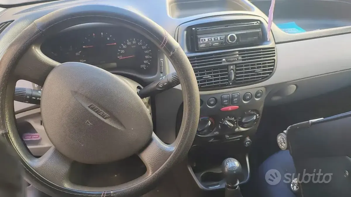 Usata Fiat Punto 60 CV (44 kW) 2002 Utilitaria