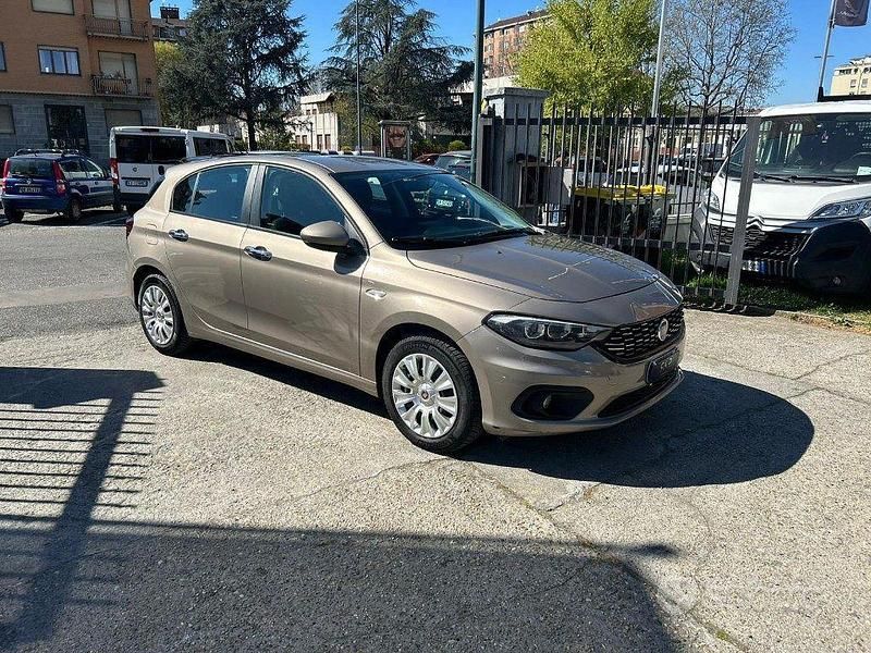 Usata Fiat Tipo Sport 120 CV (88 kW) 2019 Oro Berlina