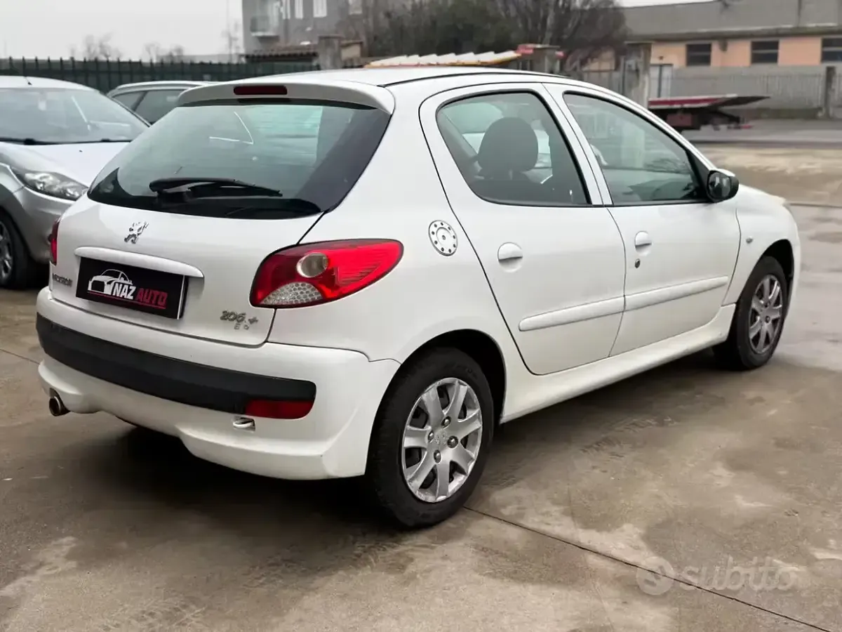 Begagnad Peugeot 206 60 HK (44 kW) 2010 Vit Sedan