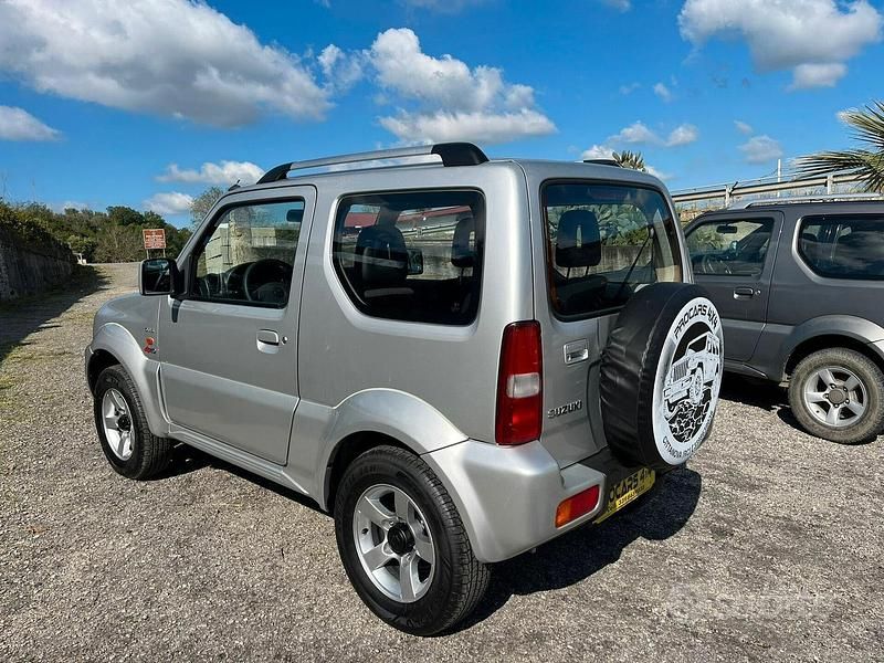 Second-hand Suzuki Jimny 65 CP (47 kW) 2005 Gri SUV