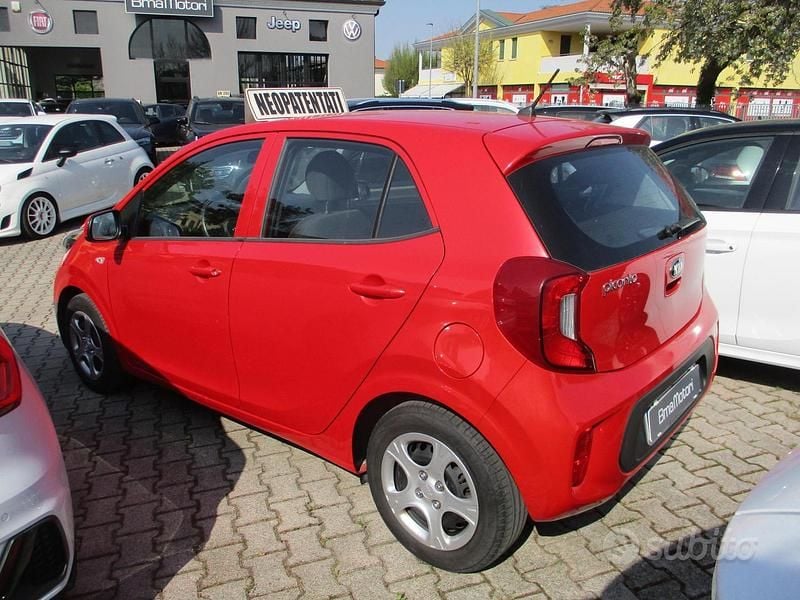 Usata Kia Picanto Active 67 CV (49 kW) 2017 Rosso Utilitaria