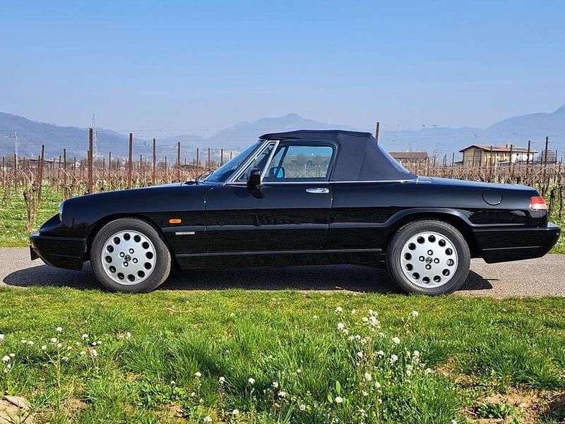 Usata Alfa Romeo Spider 120 CV (88 kW) 1991 Nero Cabrio
