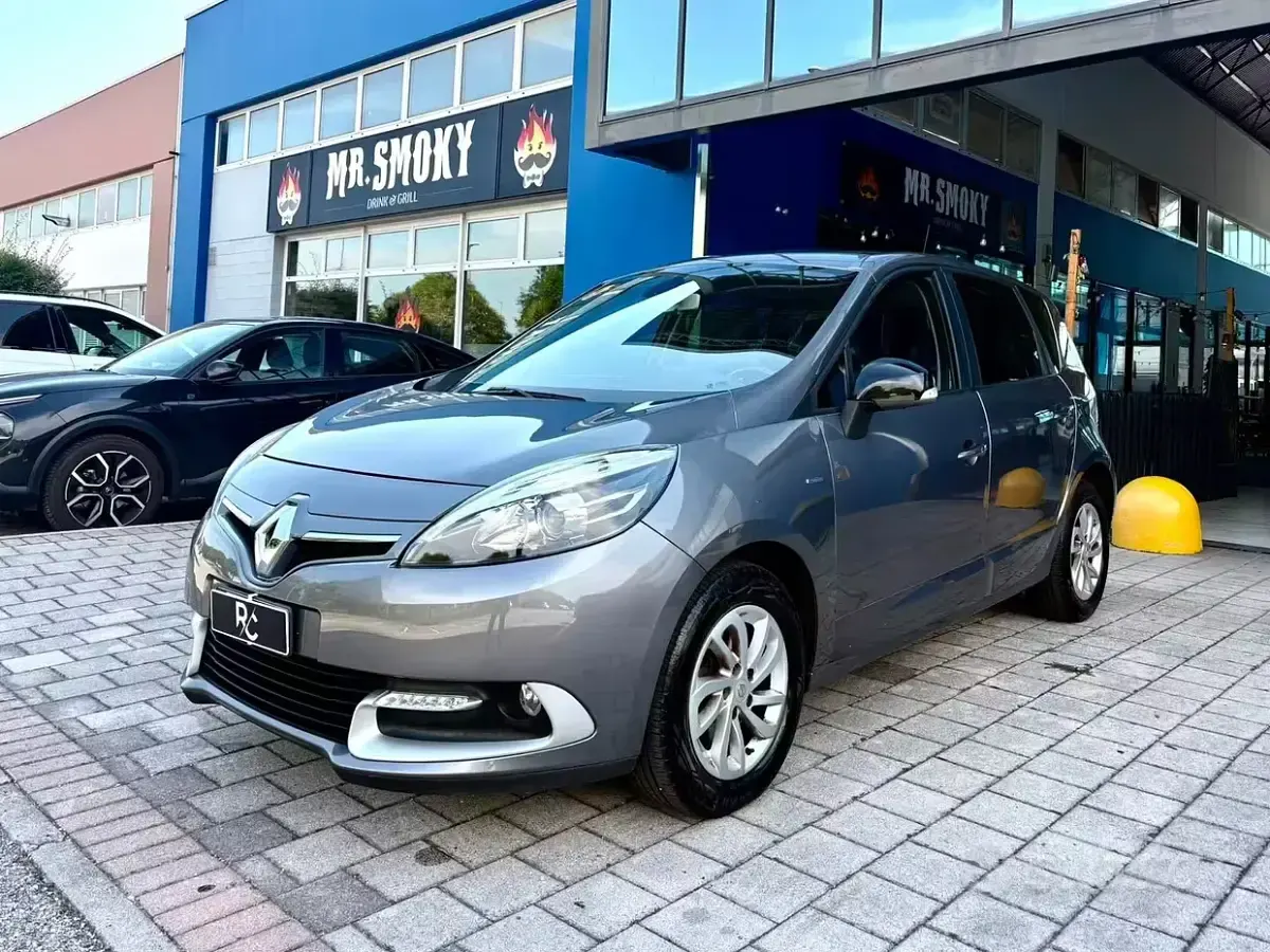 Usata Renault Scénic III XMOD 110 CV (80 kW) 2015 Grigio Monovolume
