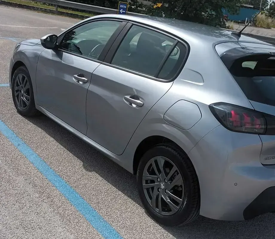 Usata Peugeot 208 Active 101 CV (74 kW) 2021 Grigio Utilitaria