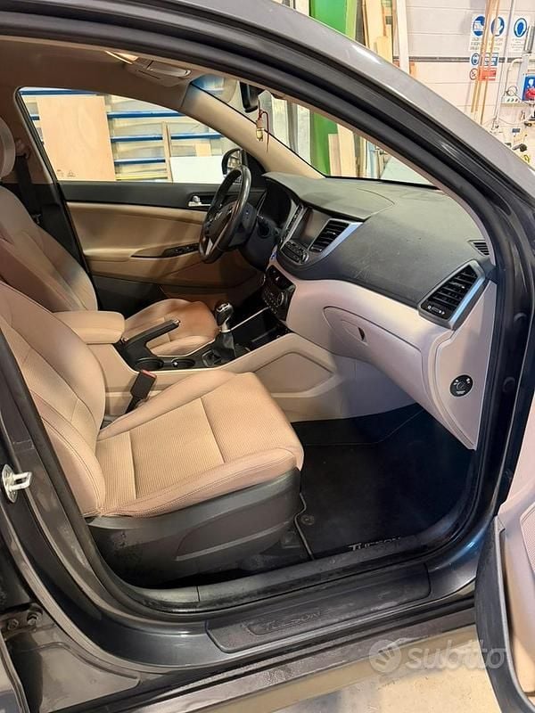 Usata Hyundai Tucson 2016 Grigio SUV