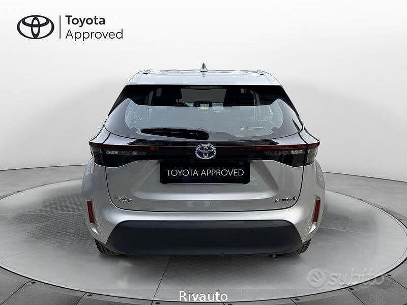 Usata Toyota Yaris Cross Active 116 CV (85 kW) 2022 Grigio SUV