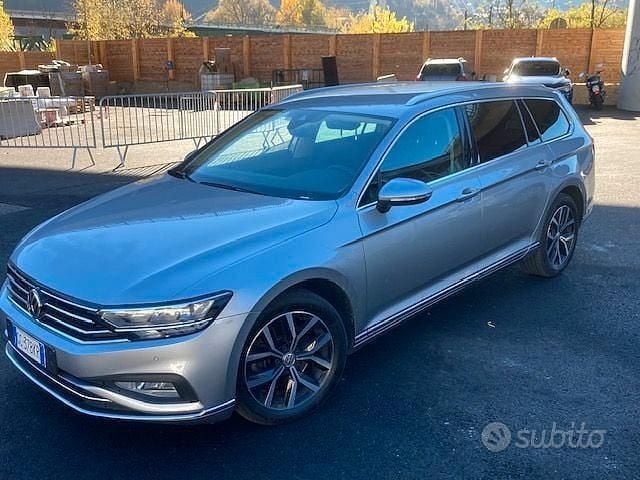 Usata VW Passat Executive 190 CV (139 kW) 2020 Grigio Station wagon