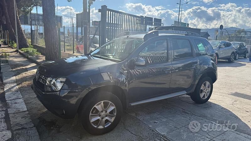 Usata Dacia Duster Lauréate 110 CV (80 kW) 2015 Grigio SUV