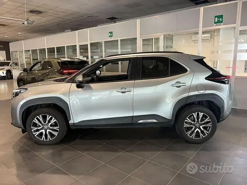 Usata Toyota Yaris Cross Trend 116 CV (85 kW) 2024 Grigio SUV