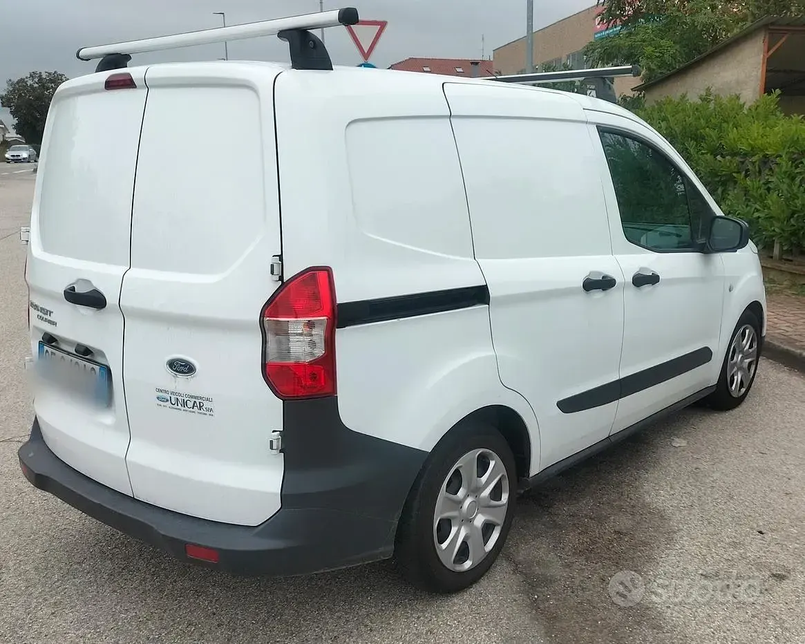 Usata Ford Transit Courier 100 CV (73 kW) 2021 Bianco Furgone