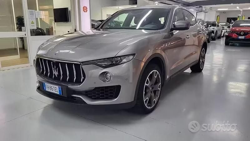 Usata Maserati Levante 275 CV (202 kW) 2017 Grigio SUV