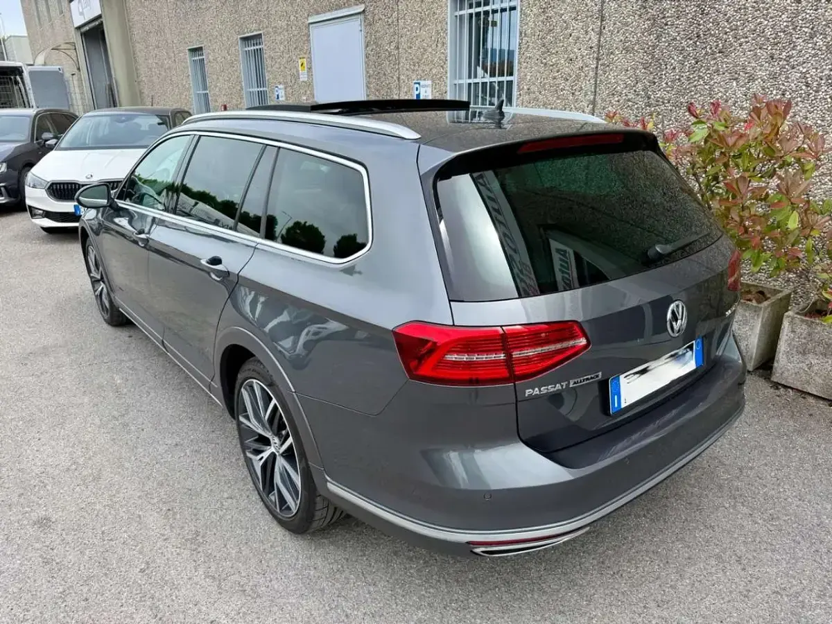 Usata VW Passat Highline 239 CV (175 kW) 2017 Grigio Station wagon