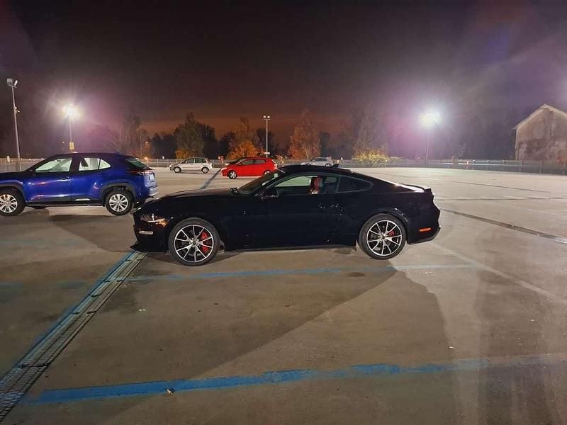 Usata Ford Mustang Fastback 291 CV (214 kW) 2020 Nero Coupé
