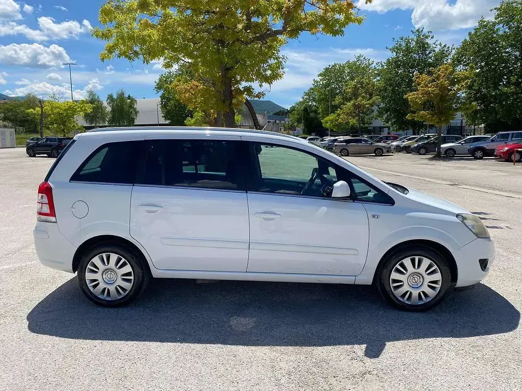 Usata Opel Zafira Tourer Cosmo 150 CV (110 kW) 2013 Bianco Monovolume