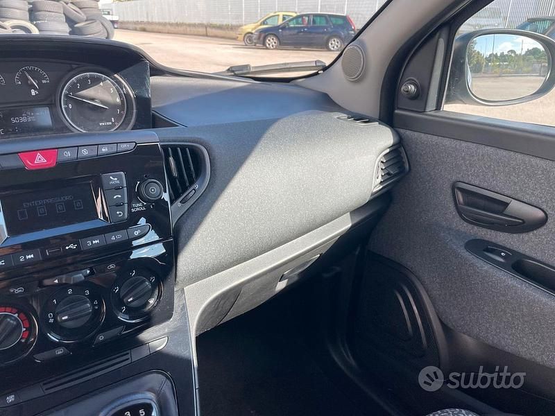 Usata Lancia Ypsilon 69 CV (50 kW) 2022 Grigio Utilitaria