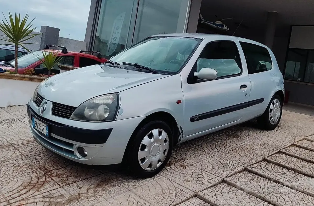 Brugt Renault Clio II Dynamique 75 HK (55 kW) 2002 Blå Sedan