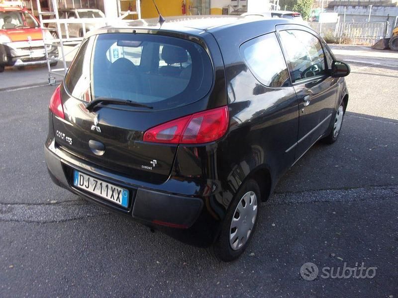 Nero Usata 2007 Mitsubishi Colt Due volumi | 900 € (Buon prezzo) - Immagine 1/4