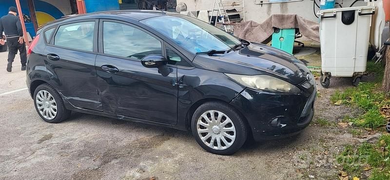 Usata 2009 Ford Fiesta Due volumi | 2000 € (Super prezzo) - Immagine 1/4