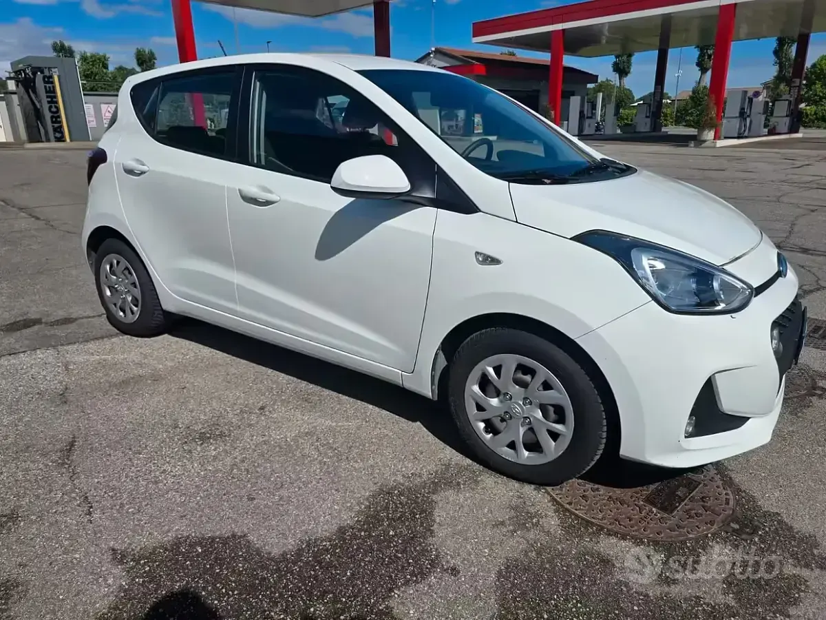 Używany Hyundai i10 Comfort 66 KM (48 kW) 2017 Biały Hatchback