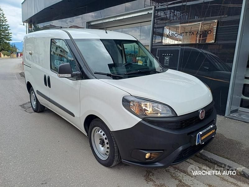 Usata Fiat Doblò 105 CV (77 kW) 2023 Bianco Monovolume