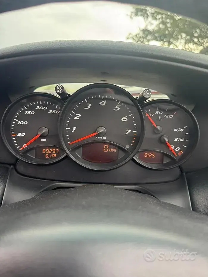 Usata Porsche Boxster 228 CV (167 kW) 2004 Grigio Cabrio