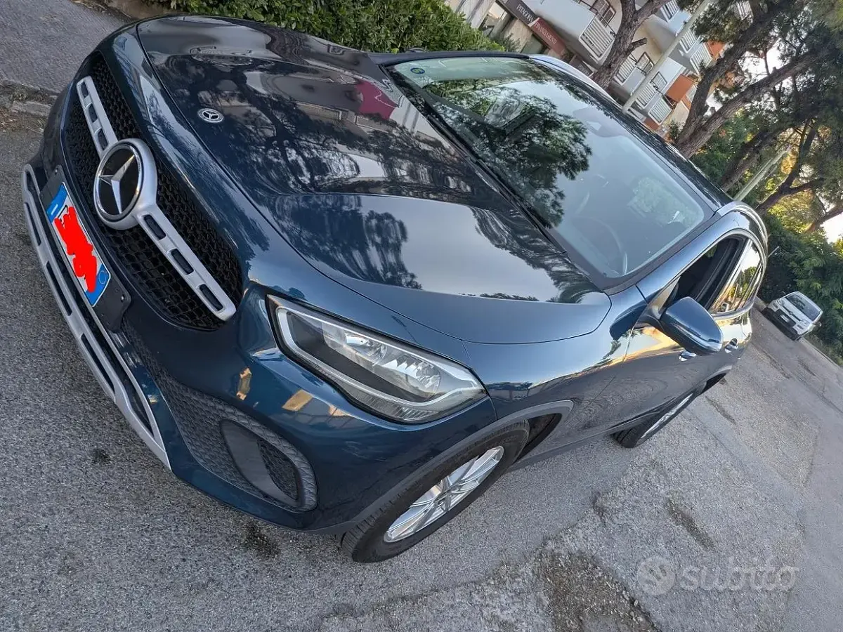 Usata Mercedes GLA200 163 CV (119 kW) 2020 Bluazzurro SUV
