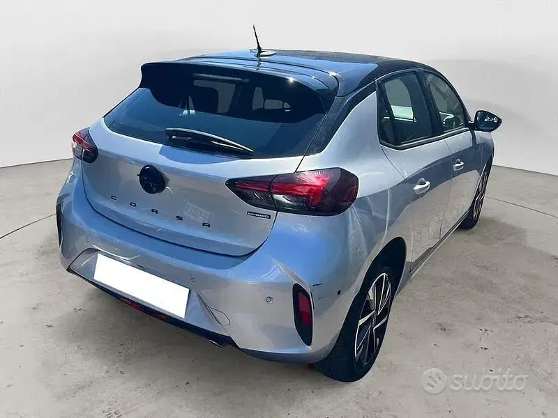 Usata Opel Corsa 100 CV (73 kW) 2025 Grigio Utilitaria