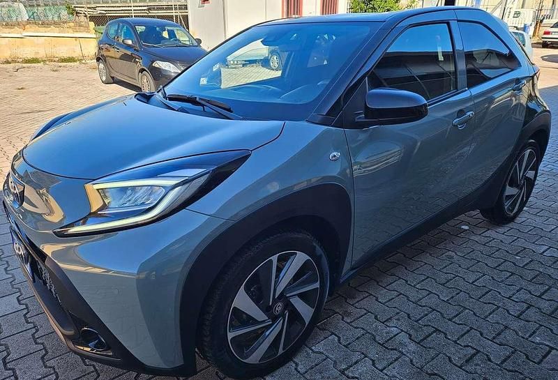 Usata Toyota Aygo X Lounge 72 CV (52 kW) 2024 Grigio SUV